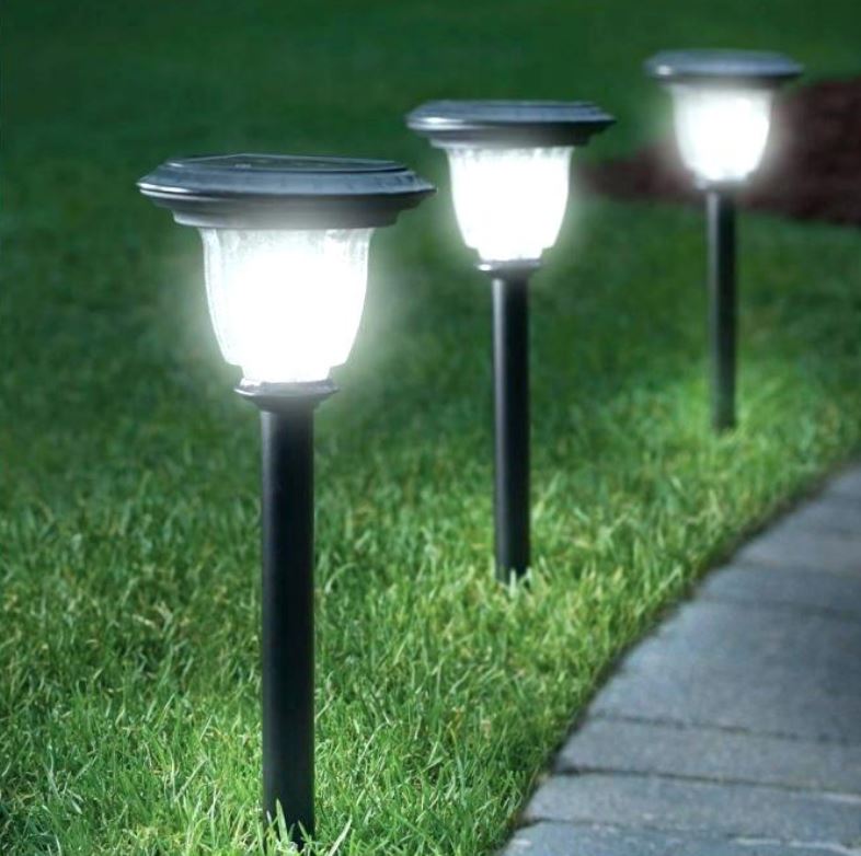 Các loại đèn trang trí sân vườn sử dụng năng lượng mặt trời
